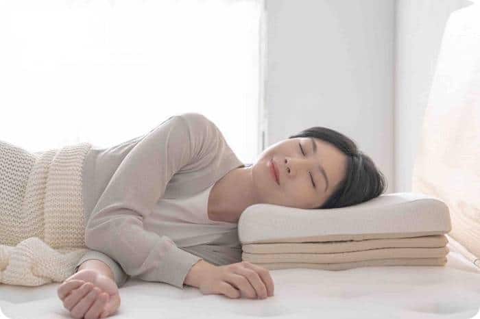 여자가 자는 모습